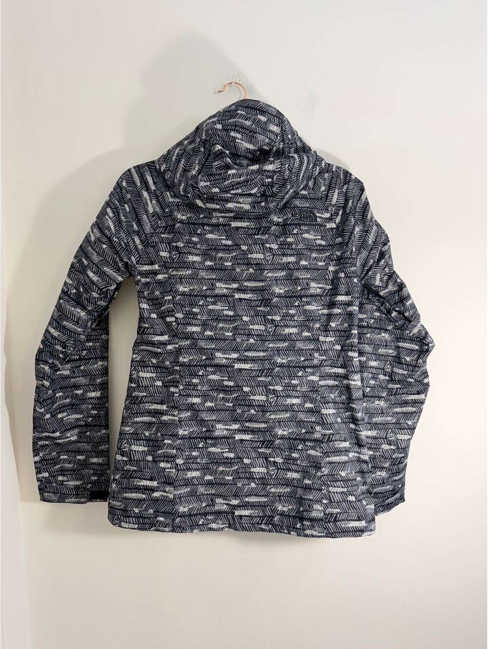 The North Face Women’s S Resolve 2 Geometric DryVent Rain Jacket - Picture 3 of 13